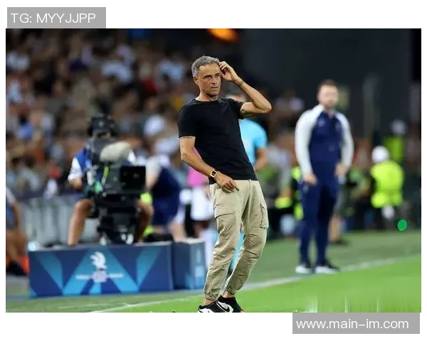 恩里克坚定支持舍瓦利耶：后卫失误不影响我们对他的信任